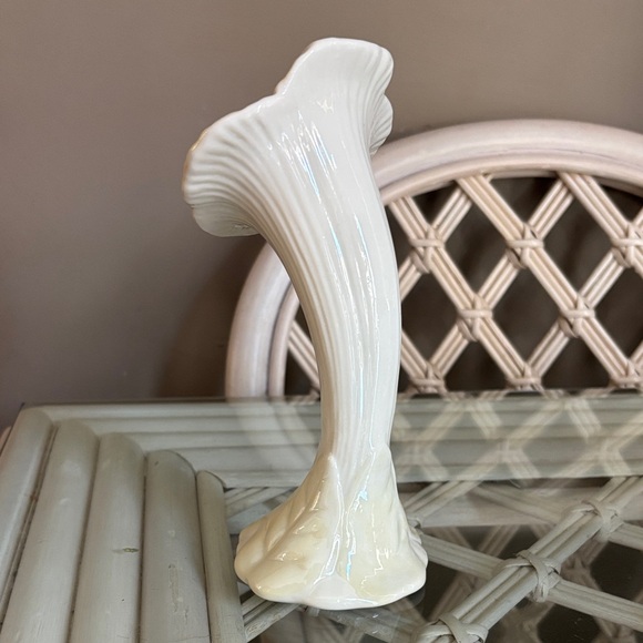 Belleek Trumpet Cream Floral Vase - Picture 6 of 11